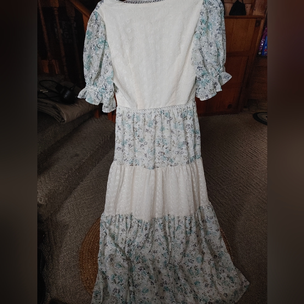 Eyelet Tiered Midi Tea Dress in mixed Ditsy print SZ.4 ASOS - Picture 7 of 10